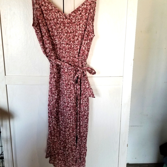 SHEIN Dresses & Skirts - 7/$25 SHEIN ditsy floral midi length spaghetti strap summer dress